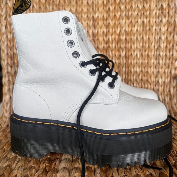 New Dr. Martens White Jadon Max Boots - Picture 2 of 4